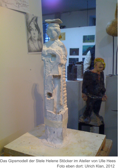 Das Gipsmodell der Stele Helene Stöcker im Atelier von Ulle Hees                                                        Foto eben dort: Ulrich Klan, 2012